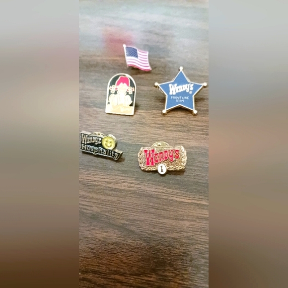 Group Of Vintage Lapel Pins Mickey Mouse and Winnie The Pooh - Picture 3 of 5